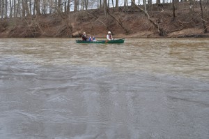 Volunteers from the Dan River Basin Association, graduate students from Duke University and Appalachian Voices Staff paddled down the Dan River to collect water samples and see the coal ash spill site first hand.  (Photo: Eric Chance)